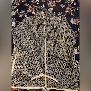 Women's Patagonia Black and White Patterned Jacket